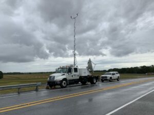 Un radar mobile Baron en bande X positionné près de la côte du Golfe pendant l'ouragan Laura